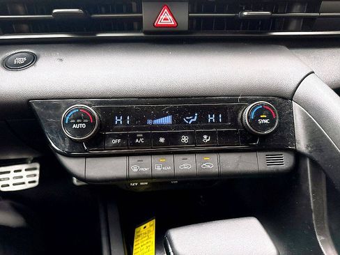 Used 2025 Hyundai Elantra Sport image 15