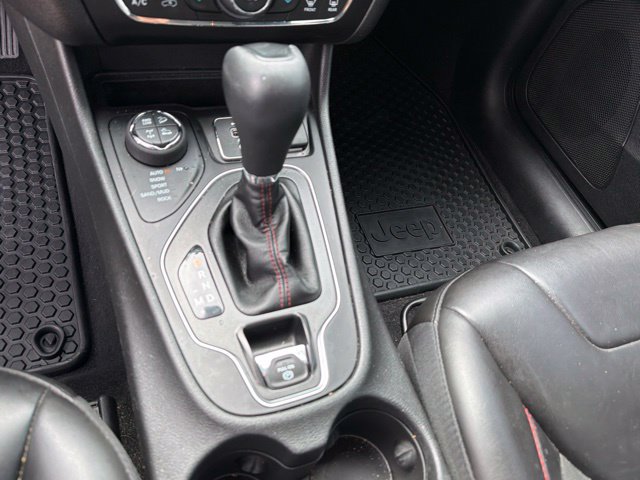 Used 2021 Jeep Cherokee Trailhawk AWD/4WD image 29