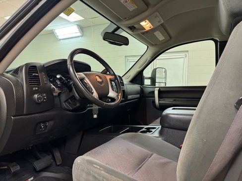 Used 2009 Chevrolet Silverado 2500 LT w/ Exterior Plus Package image 13