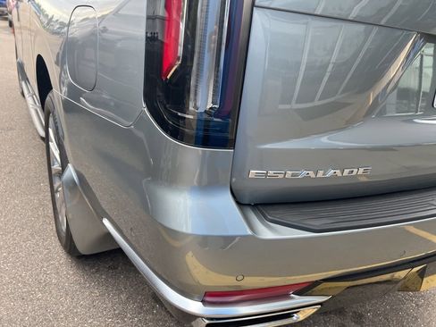 Used 2024 Cadillac Escalade ESV Premium Luxury image 14