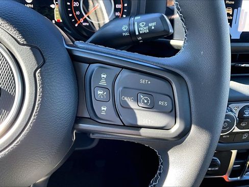 New 2025 Jeep Gladiator High Tide image 17