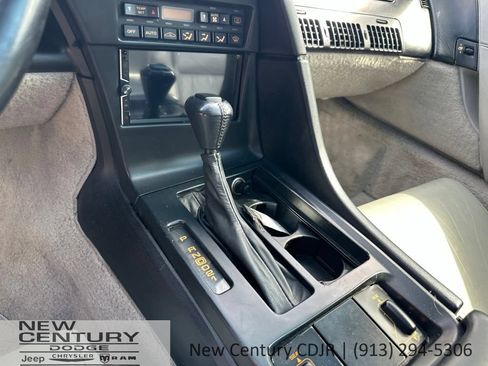 Used 1992 Chevrolet Corvette Coupe RWD image 9
