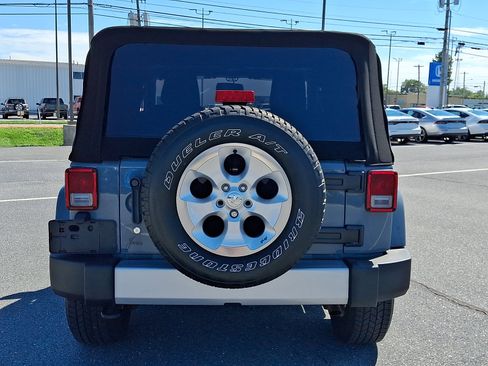 Used 2015 Jeep Wrangler Sahara w/ Connectivity Group AWD/4WD image 5
