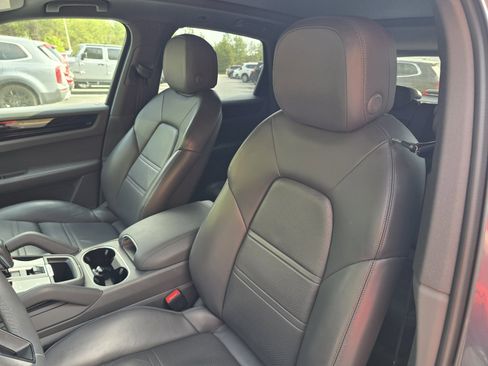 Used 2019 Porsche Cayenne AWD/4WD image 12