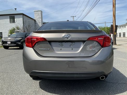Used 2018 Toyota Corolla SE w/ SE Premium Package FWD image 6