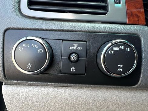 Used 2012 Chevrolet Avalanche LT image 11