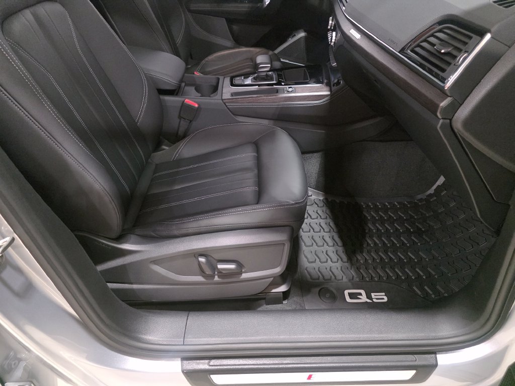 Used 2023 Audi Q5 2.0T Premium Plus w/ Premium Plus Package AWD/4WD image 16