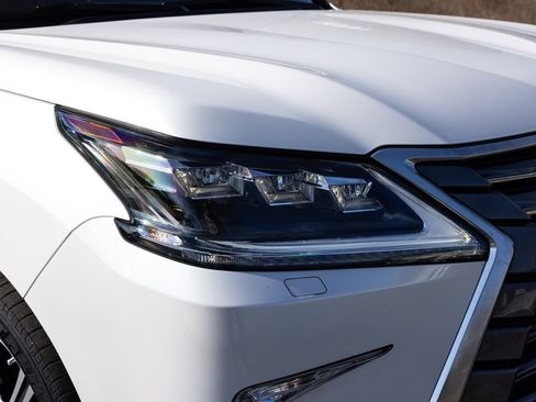 Used 2020 Lexus LX 570 4WD w/ Luxury Package image 16