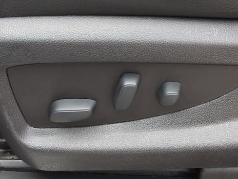 Used 2018 GMC Yukon SLT image 17