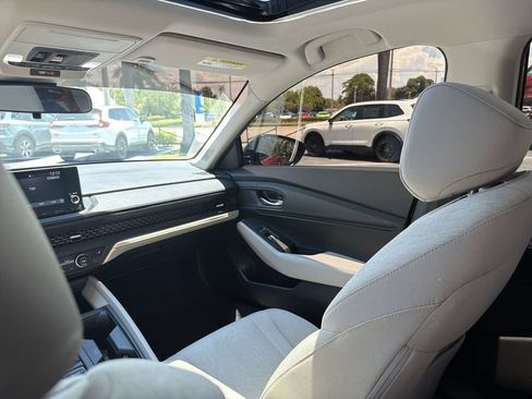 Used 2025 Honda Accord SE image 11