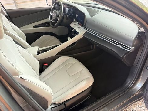 Used 2025 Hyundai Elantra Limited FWD image 28