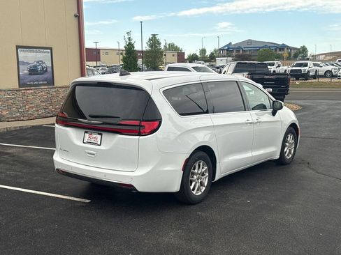 Used 2023 Chrysler Pacifica Touring-L FWD image 45