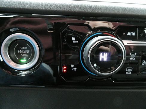 Certified 2022 Chevrolet Silverado 1500 RST image 26