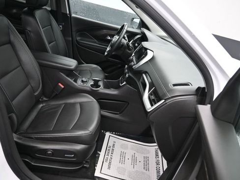 Used 2024 GMC Terrain SLT image 9