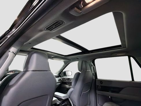 Used 2021 Lincoln Navigator Reserve AWD/4WD image 24