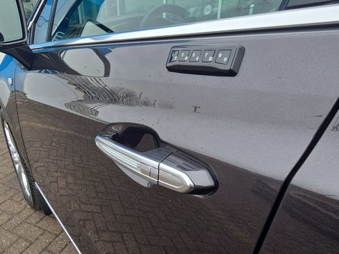 Used 2018 Cadillac XT5 Platinum w/ Driver Assist Package image 12