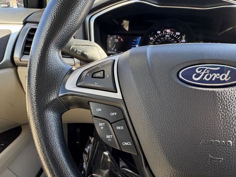 Used 2020 Ford Fusion SE image 10