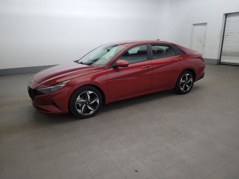 Used 2023 Hyundai Elantra SEL w/ Convenience Package FWD image 2