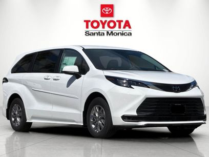 New 2026 Toyota Sienna LE