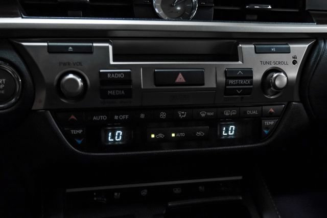 Used 2016 Lexus ES 350 w/ Ultra Luxury Package FWD image 30