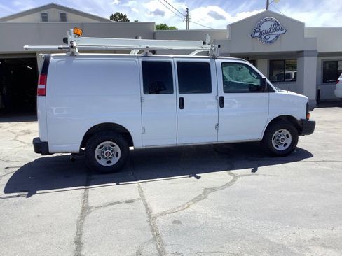 Used 2016 Chevrolet Express 2500 w/ Cold Climate Package RWD image 15
