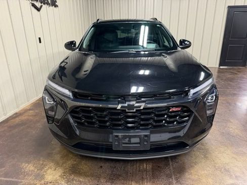 Used 2024 Chevrolet Trax RS FWD image 2