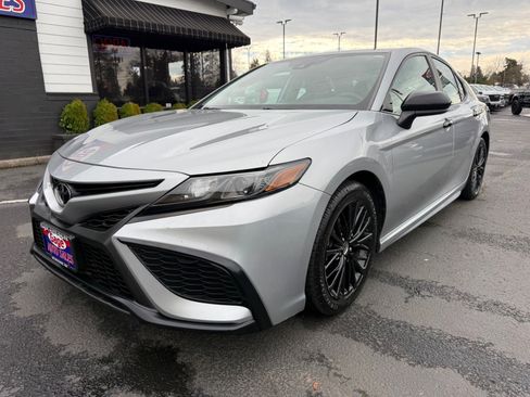 Used 2021 Toyota Camry SE image 11