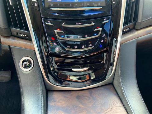 Used 2019 Cadillac Escalade Premium Luxury AWD/4WD image 35