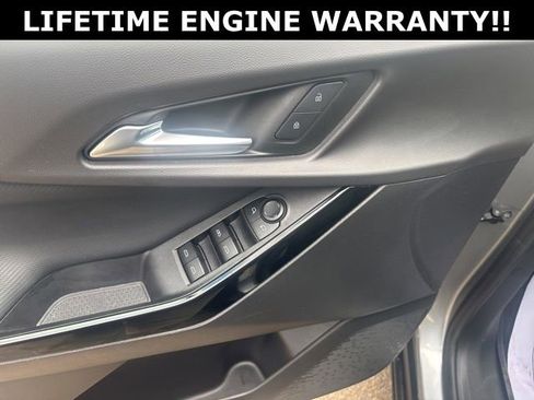 Used 2025 Chevrolet Equinox LT w/ Safety and Technology Package image 10