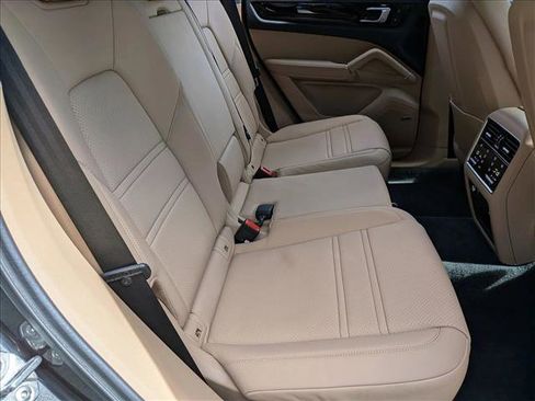 Used 2022 Porsche Cayenne E-Hybrid image 21
