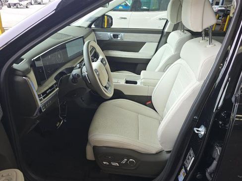 Used 2025 Hyundai Santa Fe Calligraphy FWD image 7