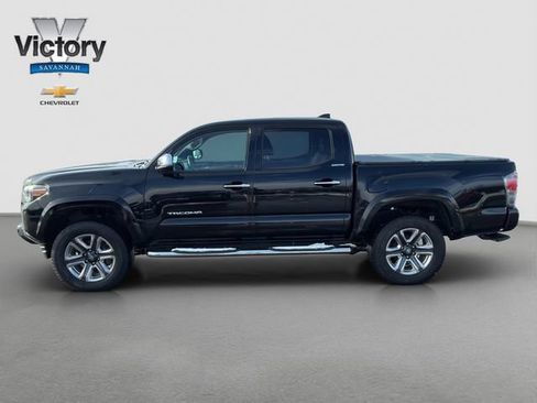 Used 2017 Toyota Tacoma Limited w/ Tow Package AWD/4WD image 4