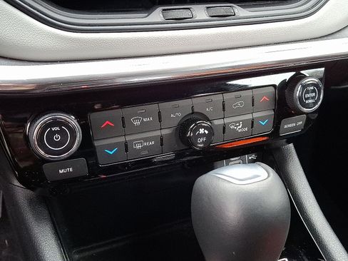 Certified 2023 Jeep Compass Limited AWD/4WD image 16