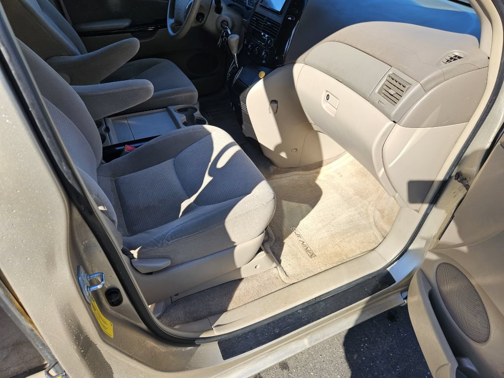 Used 2005 Toyota Sienna CE FWD image 17