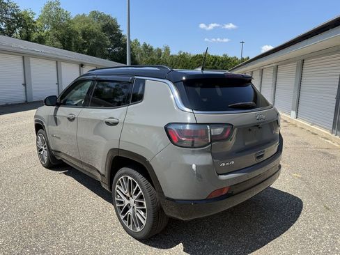 Used 2022 Jeep Compass Limited w/ Elite Group AWD/4WD image 3