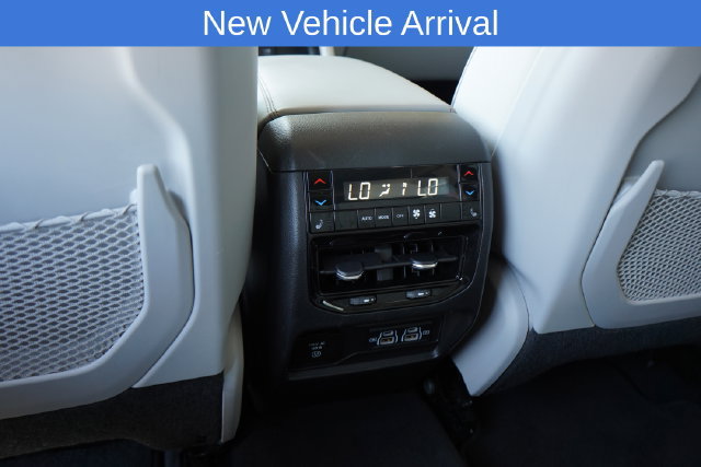 Used 2022 Jeep Grand Cherokee Overland w/ Luxury Tech Group IV AWD/4WD image 33