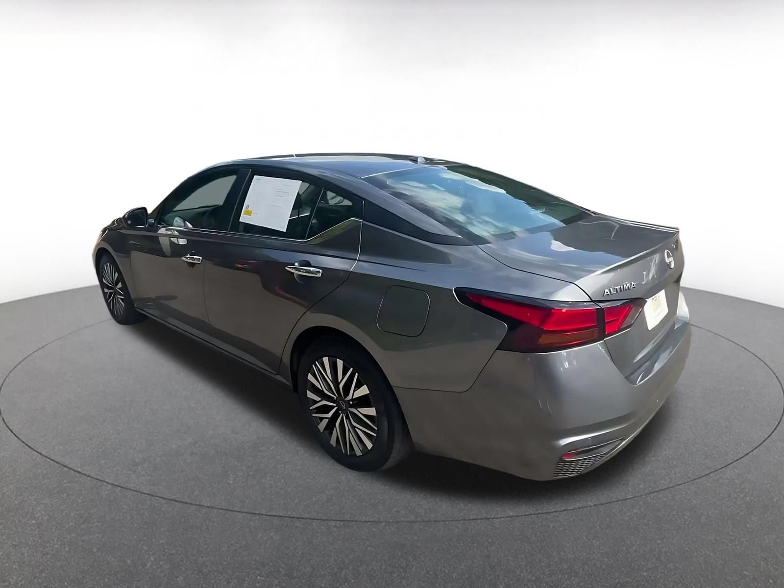 Used 2025 Nissan Altima 2.5 SV FWD image 9