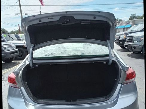 Used 2017 Hyundai Elantra Limited FWD image 20