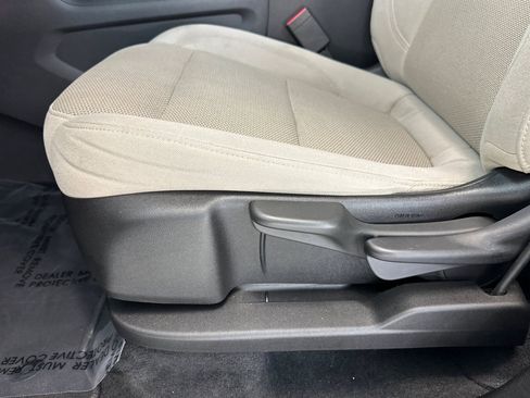 Used 2022 Chevrolet Traverse LS image 15