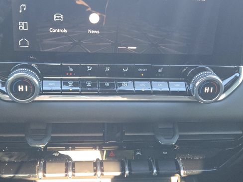 New 2026 GMC Canyon Elevation w/ Convenience Package RWD image 28