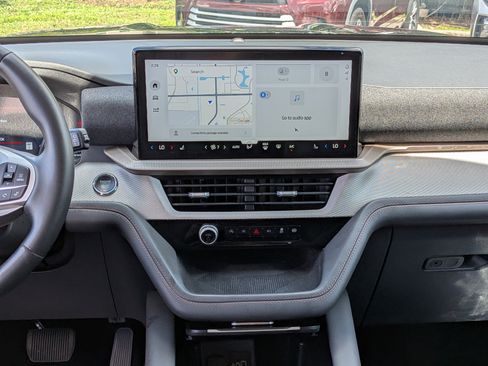 Used 2025 Ford Explorer Active RWD image 20