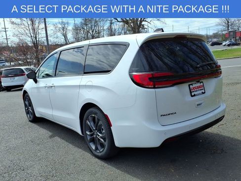 New 2026 Chrysler Pacifica Select image 4