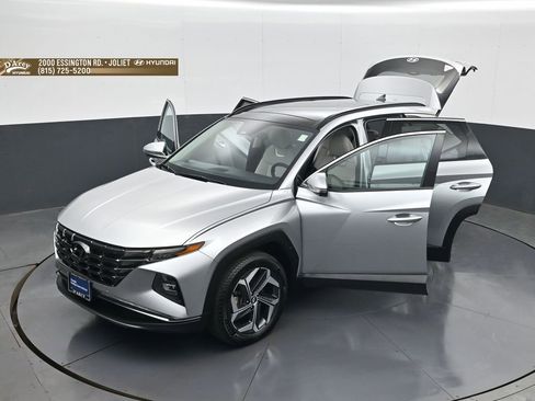 Certified 2024 Hyundai Tucson Limited AWD/4WD image 30