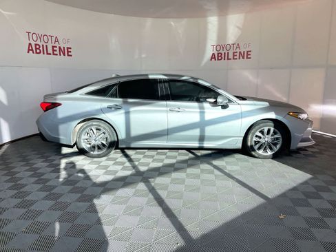 Used 2022 Toyota Avalon XLE FWD image 8
