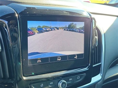 Used 2022 Chevrolet Traverse LT image 25