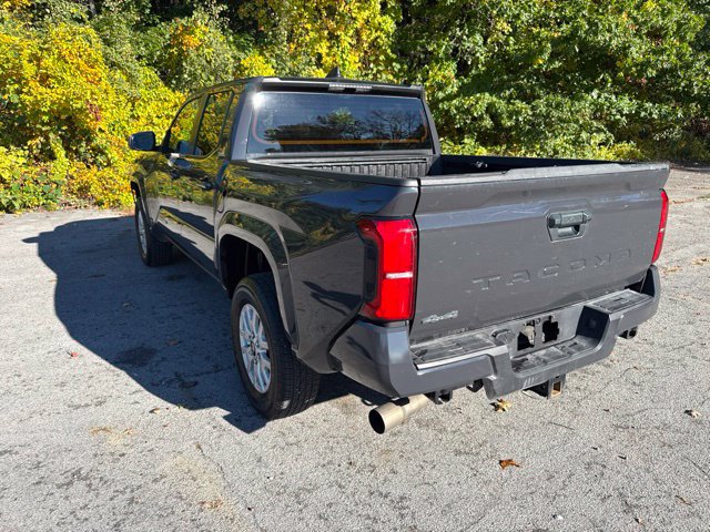 Used 2025 Toyota Tacoma SR5 AWD/4WD image 5