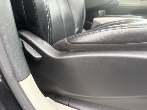 Used 2022 Chrysler Pacifica Touring-L image 18