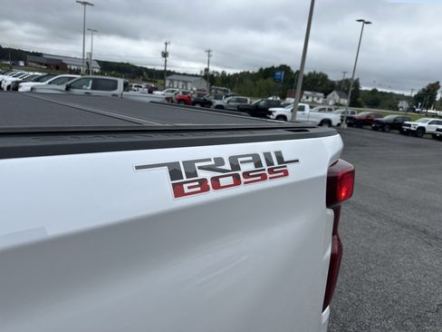 Used 2023 Chevrolet Silverado 1500 LT Trail Boss w/ LT Trail Boss Premium Package AWD/4WD image 5