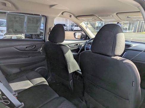 Used 2017 Nissan Rogue SV image 30