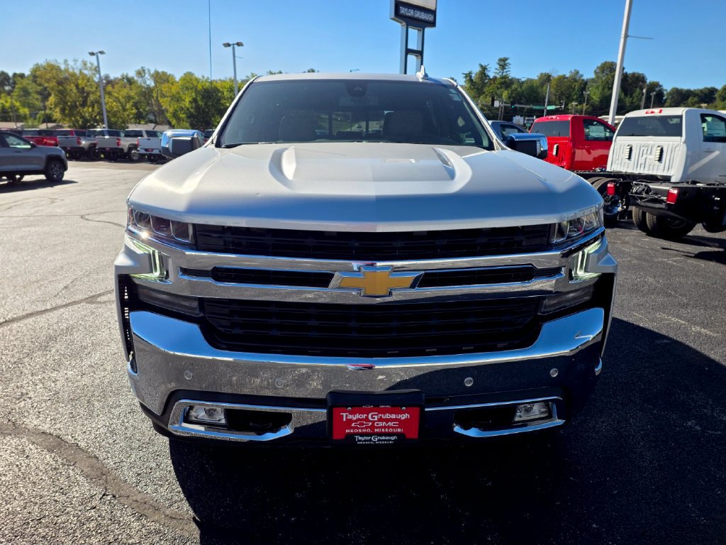 Used 2022 Chevrolet Silverado 1500 LTZ w/ LTZ Premium Package AWD/4WD image 3